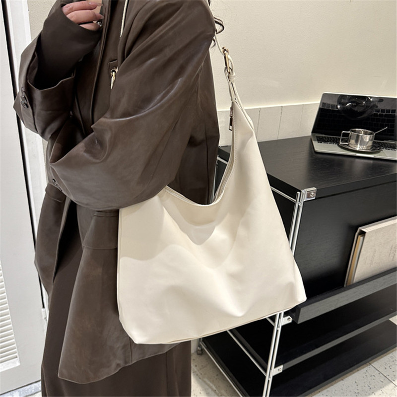 Leatherwork Workshop - Sac à bandoulière en cuir noir